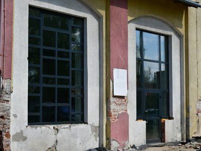 Finał modernizacji zabytkowej hali w Dębicy coraz bliżej. Wiemy, co zostało już zrobione?