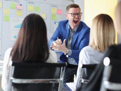 Piętrzenie bzdur jest niedostrzegalną formą dręczenia w pracy. Jak mu przeciwdziałać?