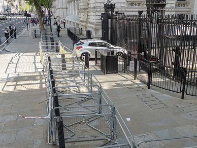 Samochód uderzył w bramę na Downing Street. Kierowca został aresztowany