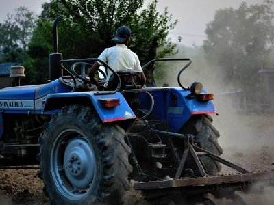 Kiedy premia dla młodego rolnika 2023? Zbliża się termin naboru. W tym roku kwota jest większa. Kto może złożyć wniosek o wsparcie?