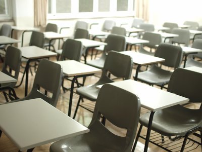 Dochody oświaty samorządowej w Polsce. Do subwencji muszą dopłacać i mają kłopoty z finansowaniem szkół. Oto powody