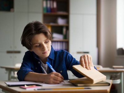 Co wydarzyło się w roku szkolnym 2022/2023? Nowy przedmiot, zmiany w zawodzie nauczyciela i inna matura. Podsumowanie edukacyjne