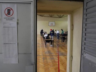 Egzamin zawodowy czerwiec 2023 trwa. Klucze odpowiedzi już są. Wymagania i terminy. Kiedy jest letnia sesja egzaminacyjna, a kiedy wyniki?