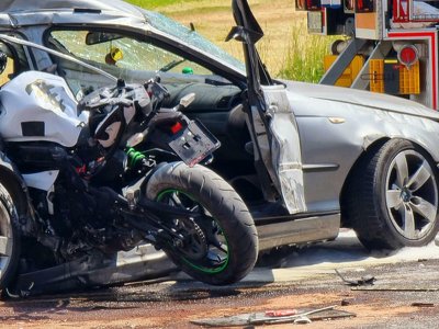 Makabra na DK nr 7. Po motocykliście został tylko biały kask