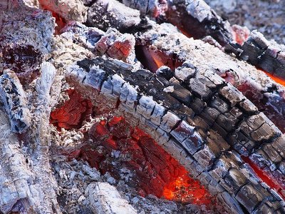 3-latka wpadła do żaru po ognisku. Potrzebny jest przeszczep