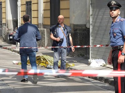 Podwójne zabójstwo pod Neapolem. Teść podejrzewał małżonków swoich dzieci o zdradę