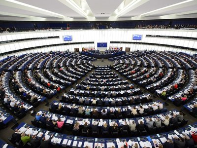 Projekt unijnego prawa w sprawie sztucznej inteligencji przyjęty. To będzie rewolucja na miarę RODO