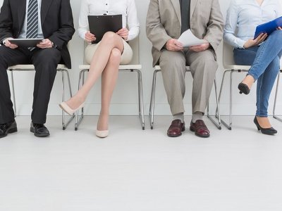Coraz częściej zmieniamy pracodawców, a średni czas spędzony u jednego skraca się z roku na rok. „Mamy rynek nielojalnych skoczków”
