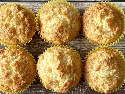 Błyskawiczne waniliowe muffinki na kefirze. Są wyjątkowo delikatne i pyszne. Nie ma lepszego przepisu na szybki deser. Zobacz wideo