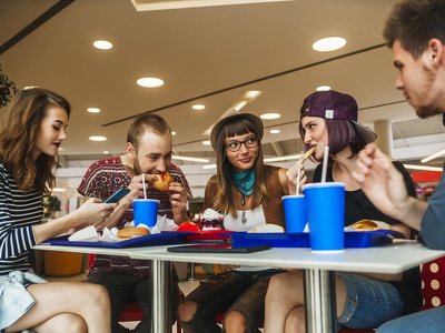 Jak zjeść to do sklepu? Centra handlowe zyskują na restauracjach i kawiarniach
