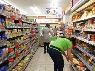 Polacy po urlopach ruszają na zakupy. Handel szuka dorywczych pracowników. Niedziela handlowa pozwala zarobić więcej