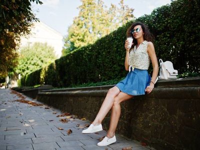 Spódnica jeansowa to hit jesiennych stylizacji. Modna będzie wersja maxi, midi i mini! Zainspiruj się Małgorzatą Rozenek-Majdan