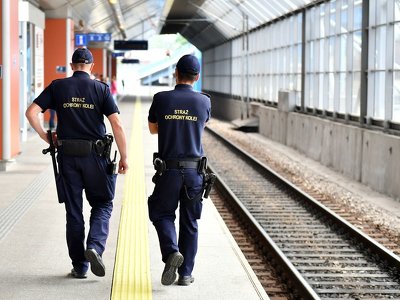 Chwila grozy na torach. Dziecko uciekło z przedszkola