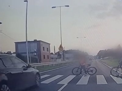 Była już na pasach, w ostatniej chwili się zawahała. Nagranie ze Śląska