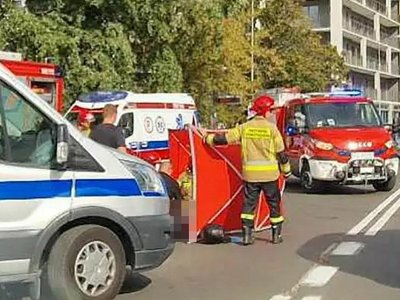 Tragedia przed technikum w Zielonej Górze. Nie żyje 25-latek