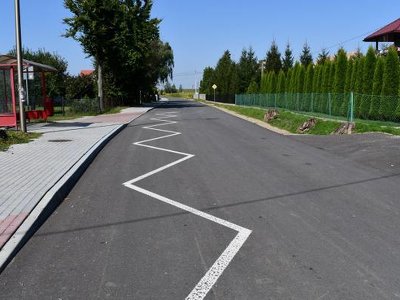 Wyremontowano ważną drogę powiatową w gminie Rymanów. Prowadzi wzdłuż Jeziora Sieniawskiego [ZDJĘCIA]