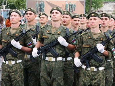 Problemy Rosjan na okupowanych terytoriach. Do armii werbują Ukraińców