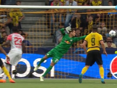 Precyzyjne uderzenie i wspaniały gol dla Young Boys w meczu z RB Lipsk. WIDEO