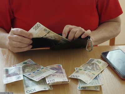 Polacy toną w długach. BIG InfoMonitor: decyzja RPP pomoże