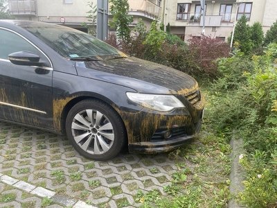 Złoty pył właśnie dotarł do Polski. Może uszkodzić samochód
