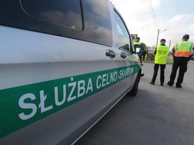 Jak zostać celnikiem? Czy potrzebne są studia? Najważniejsze informacje dla osób, które marzą o pracy w Służbie Celno-Skarbowej