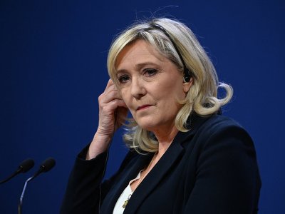 Le Pen spłaca długi. Pieniądze popłynęły do Rosji i Unii Europejskiej