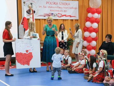 Agata Duda z maleńkim dzieckiem na rękach. Poruszające zdjęcia