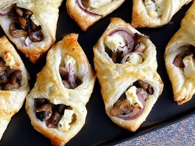 Beciki z ciasta francuskiego z pieczarkami znikną ze stołu w mgnieniu oka. Przekąska, która stanie się hitem na rodzinnej imprezie