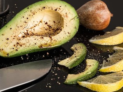 Tak jedzenie awokado pomaga najszybciej schudnąć. W ten sposób spożywanie awokado prowadzi do utraty wagi