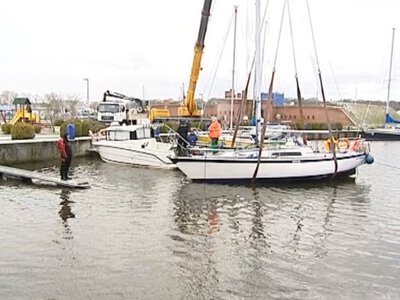 Jacht osiadł na dnie. Akcja służb w marinie w Kołobrzegu