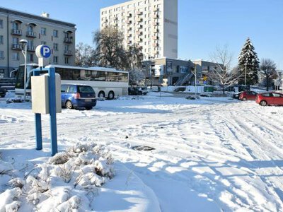 Kolejne zmiany w strefie płatnego parkowania w Krośnie. Są też nowe ceny za abonament parkingowy