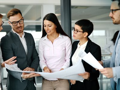 Zaangażowanie pracowników: jak mierzyć i budować relacje w miejscu pracy?