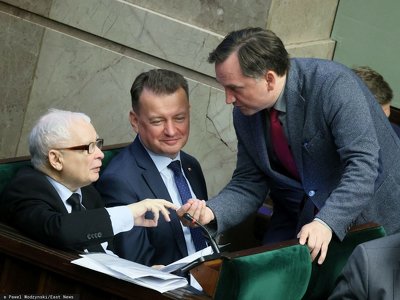 Suwerenna Polska straci miejsce w Brukseli? W PiS krąży plan na marginalizację ziobrystów
