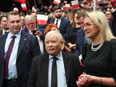PiS szuka wyjścia z kryzysu. Znów zmienia termin kongresu i liczy na odbicie. Znamy plany partii