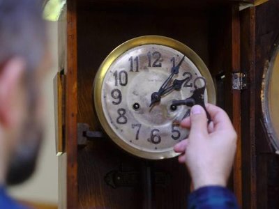 Zmiana czasu na letni 2024. Kiedy przestawiamy zegarki w marcu? Jak zmiana czasu wpływa na podróżowanie?