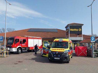Tragedia pod supermarketem przy ul. Św. Ducha w Inowrocławiu. Nie żyje 2-letnie dziecko