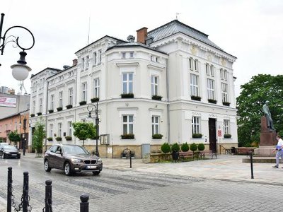 Sześć komitetów zabiega o mandaty w radzie miasta Krosna. Co obiecują mieszkańcom kandydaci?