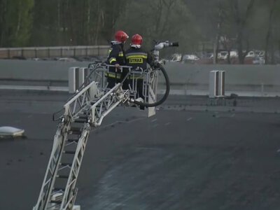 Na miejscu działa 18 zastępów strażaków. Fot. TVP3 Katowice