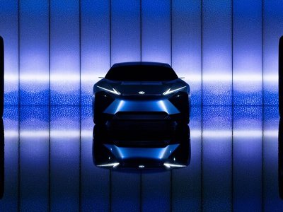 Lexus przygotował specjalną wystawę. Wielki ekran i osobisty wschód słońca