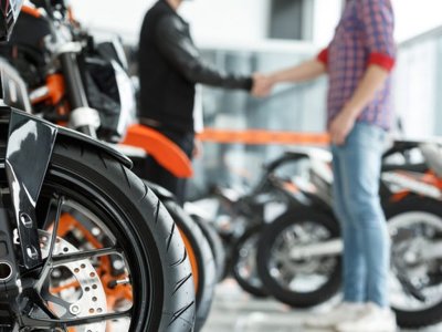 Leasing motocykla będzie wygodniejszy dzięki nadchodzącej zmianie przepisów. Oszczędności można liczyć w milionach złotych