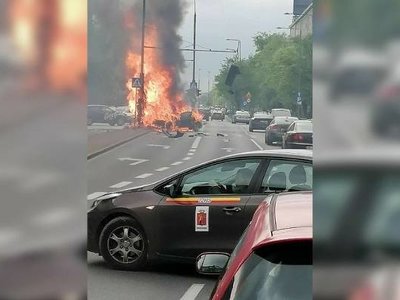 Spłonęło elektryczne auto. Samochód za milion złotych spłonął jak pochodnia w Warszawie!