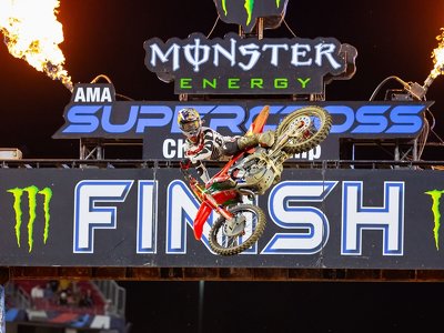AMA Supercross: lawina upadków w Nashville. Lawrence, Hampshire i Vialle liderami klas [VIDEO]