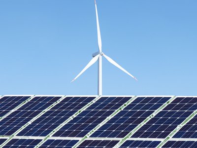 Fotowoltaika czy turbina? Ekspert radzi, co się bardziej opłaca
