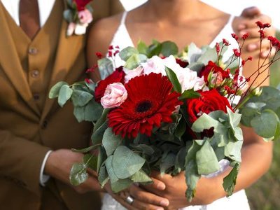Bukiet ślubny: z tych kwiatów od razu zrezygnuj. Te rośliny gwarantują kłopoty! Jakich kwiatów unikać w wiązance ślubnej?