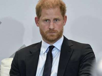 Książę Harry zostawia Meghan Markle i leci do Wielkiej Brytanii. Powód jego wizyty zaskakuje