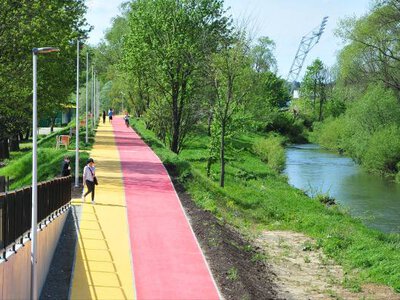 Wzdłuż Wisłoka w Krośnie powstała alejka spacerowo-rowerowa ze strefami rekreacji [ZDJĘCIA]