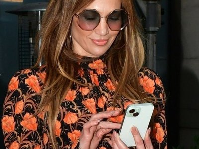 Te sukienki będą hitem lata. Gorący trend lansuje już Jennifer Lopez