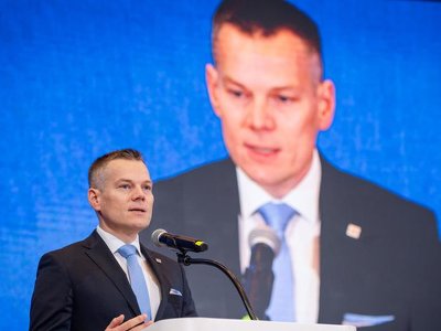 Szef KNF: Niepokoi nas ograniczone zainteresowanie przedsiębiorców inwestycjami