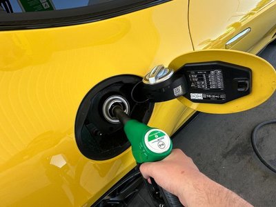 Dobre wiadomości ze stacji paliw. Ceny spadają z tygodnia na tydzień