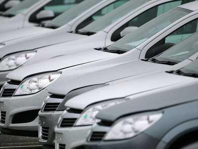 Postawił reklamę na miejscu parkingowym. Straż miejska rozkłada ręce